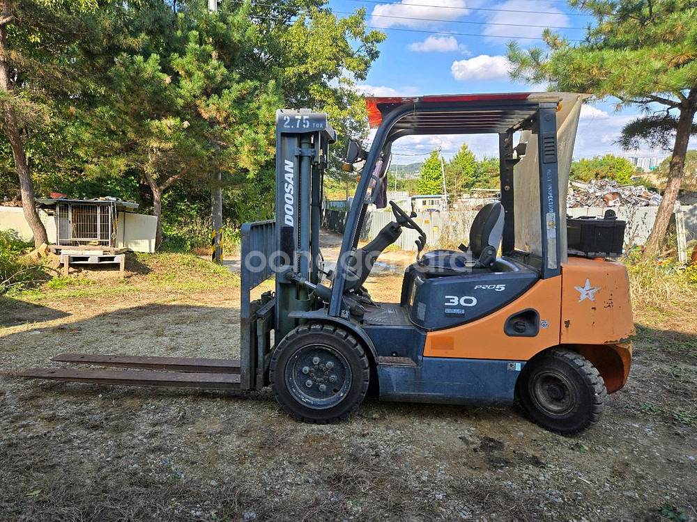 지게차 두산30 2011년 통타이어--0