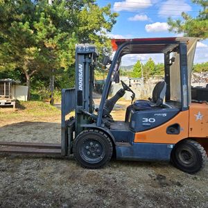 지게차 두산30 2011년 통타이어