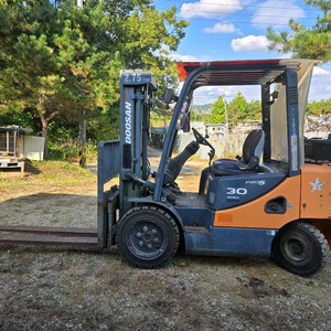 지게차 두산30 2011년 통타이어