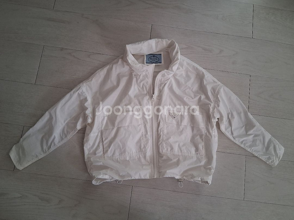 여성 프라다로고 바람막이 후드 잠바 사이즈 66--0