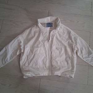 여성 프라다로고 바람막이 후드 잠바 사이즈 66