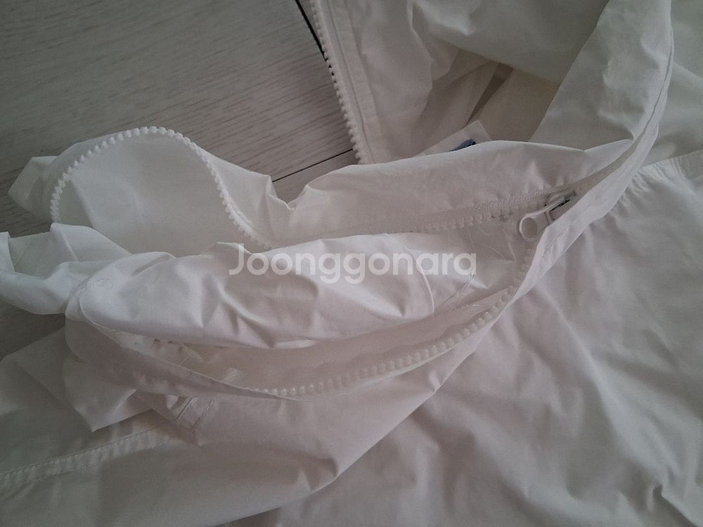 여성 프라다로고 바람막이 후드 잠바 사이즈 66--2