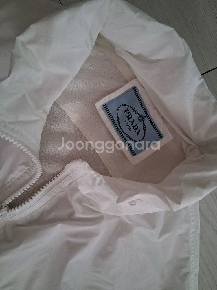 여성 프라다로고 바람막이 후드 잠바 사이즈 66--3