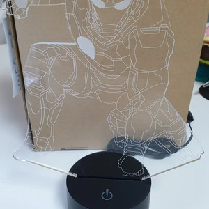 아이언맨 led 아크릴 스텐드 무드등 (led조명) 팜