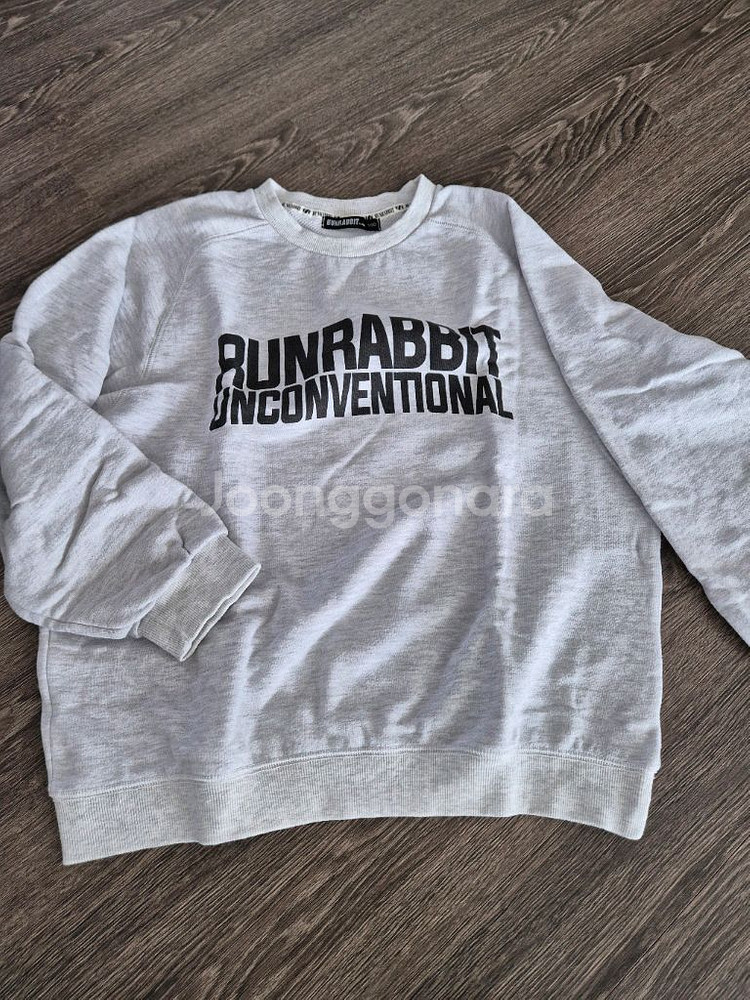 런래빗 160사이즈 맨투맨팔아요.--0