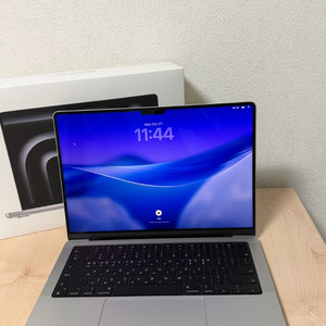 맥북프로 14 m4 pro 기본형 실버