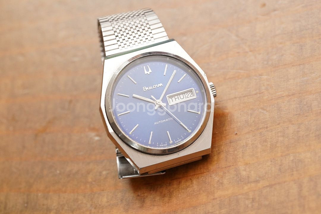 오메가 아라빅 양각, 부로바 데이데이트--5