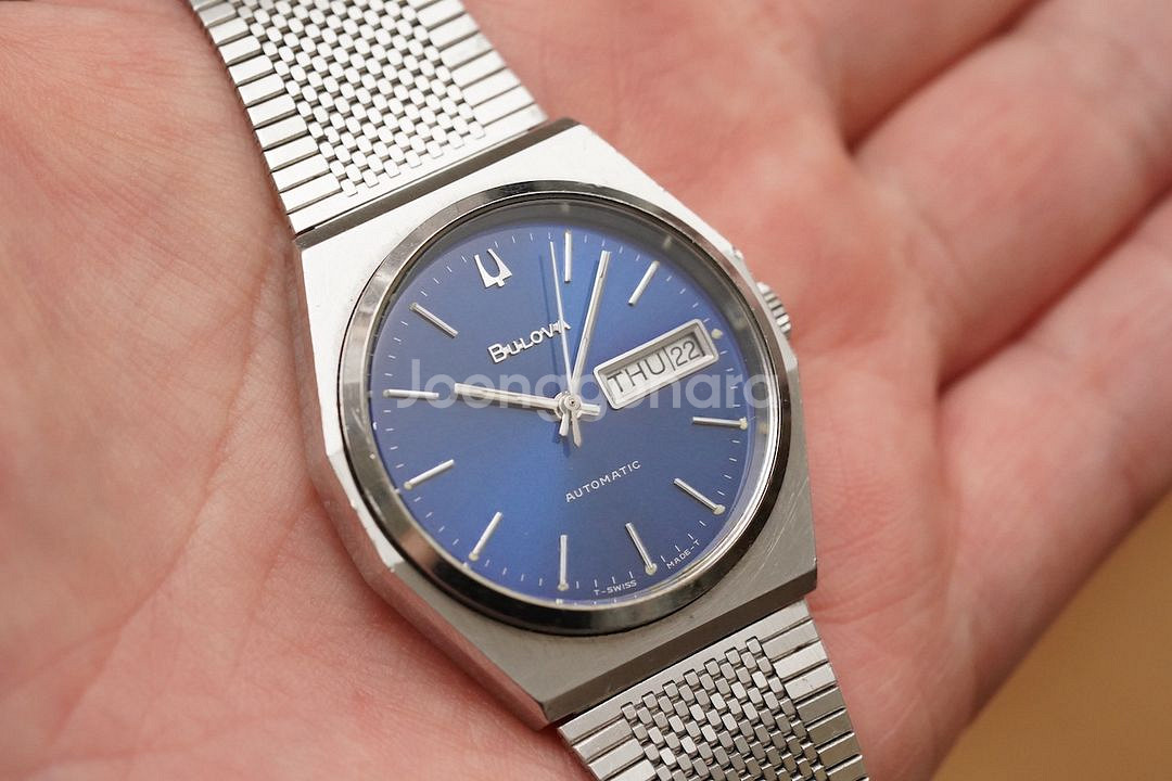 오메가 아라빅 양각, 부로바 데이데이트--7