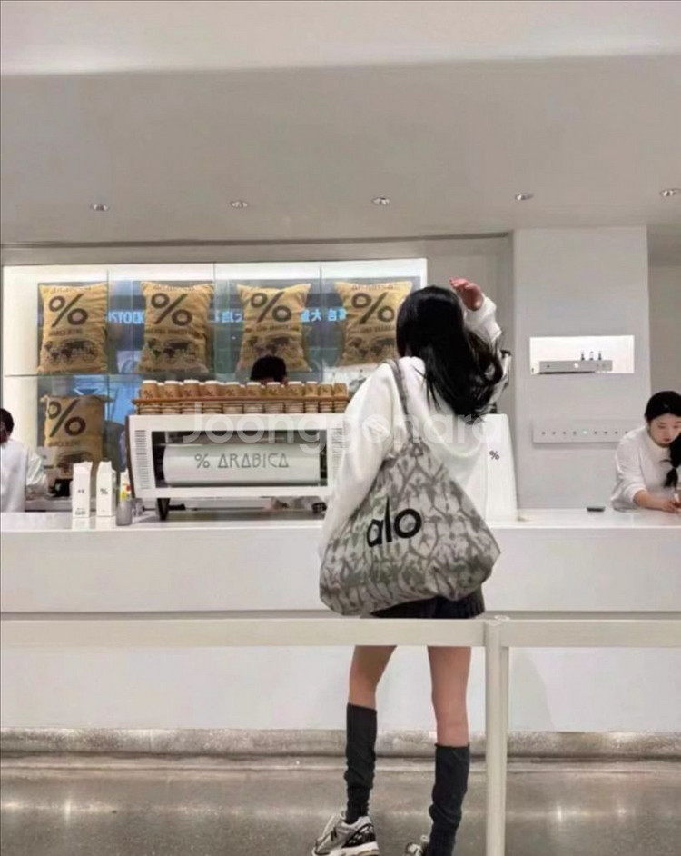 ALO 알로 요가 다이타이 쇼퍼백--3