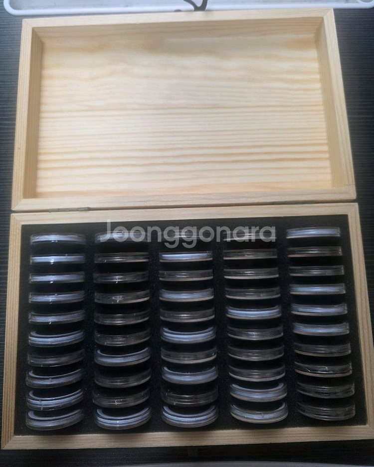 세계 각국 주화 50점 (보관함 포함)--1