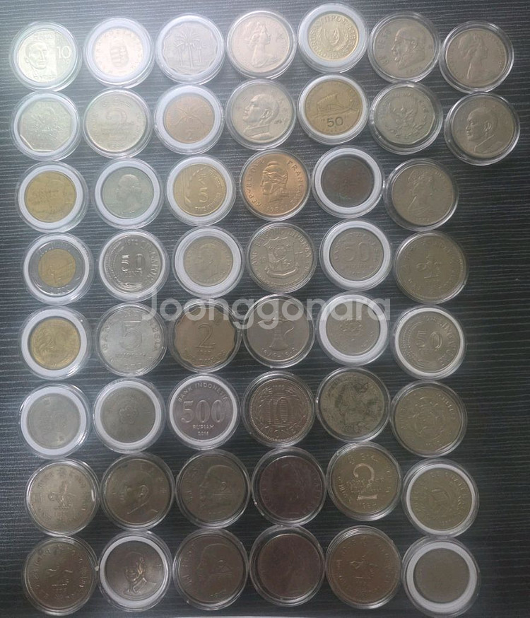 세계 각국 주화 50점 (보관함 포함)--2