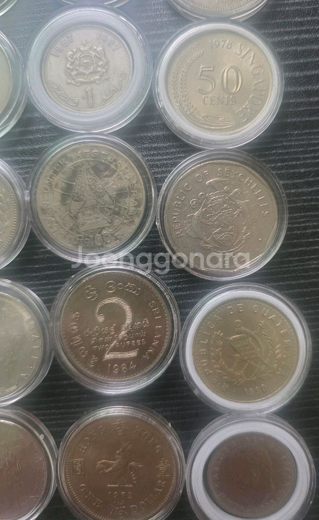 세계 각국 주화 50점 (보관함 포함)--3