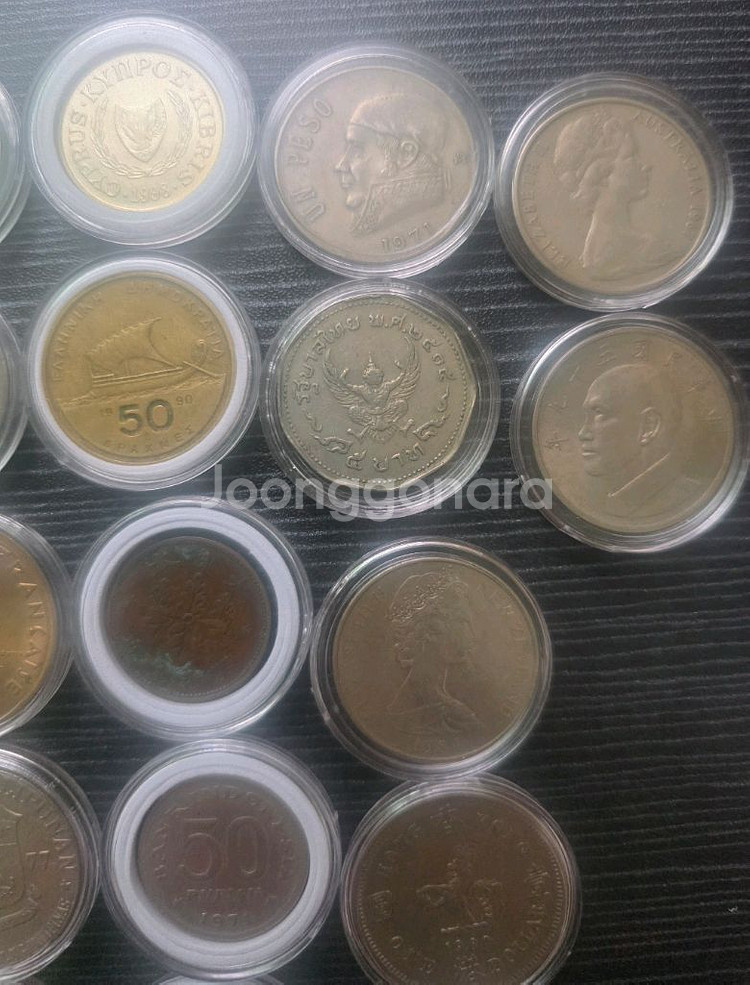 세계 각국 주화 50점 (보관함 포함)--4