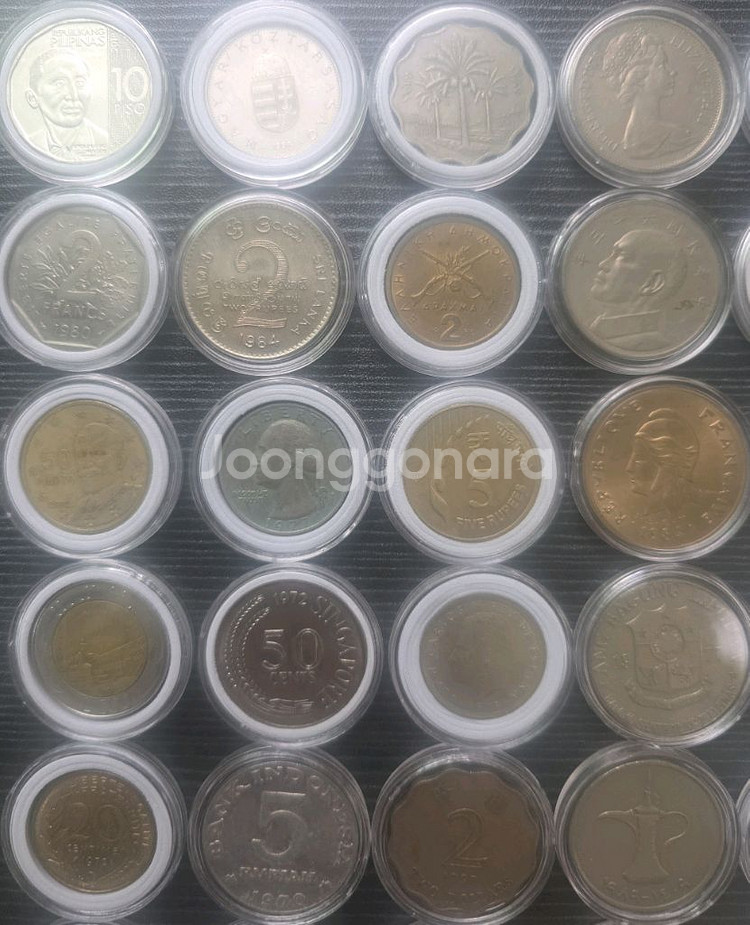세계 각국 주화 50점 (보관함 포함)--6