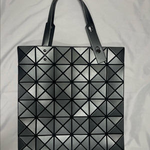 이세이미야케 바오바오 루센트메탈릭 건메탈