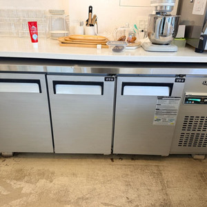 유니크 직냉식 테이블 업소용 냉장고 냉동1칸 냉장2칸