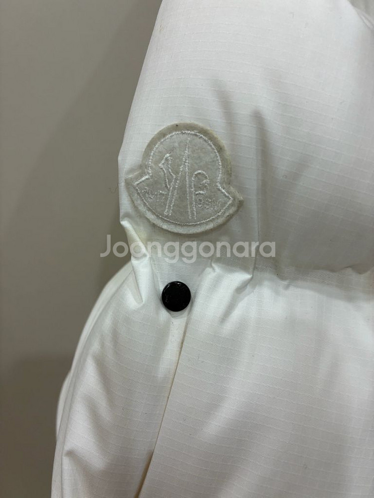 몽클레어 제니트 화이트패딩 1(100-105,오버핏)--3