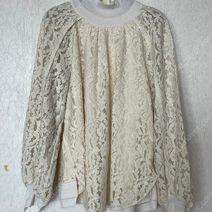 구호 하이 넥 볼륨 플라워 패턴 블라우스