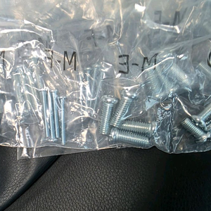 tv부품 볼트나사 7줄 네고없이 2만원에 팝니다~