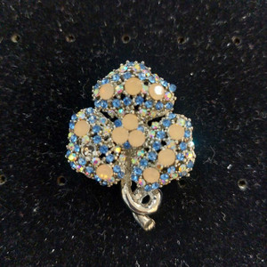 공방 웨딩 하객 브로우치 빛을 받으면 엄청 반짝여