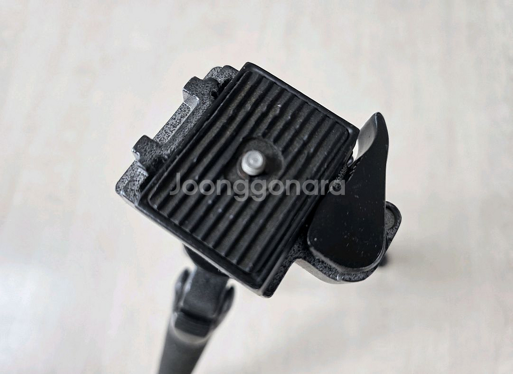 j1-6601 카메라삼각대 3만원에 판매합니다~~--2