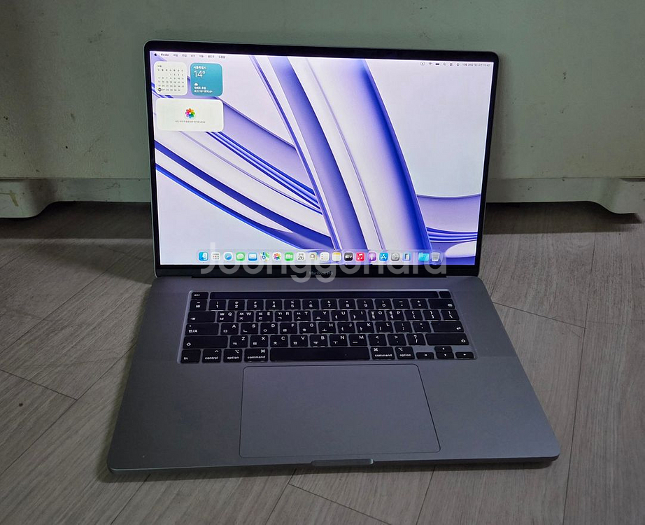 Mac Book Pro 16인치 노트북 판매 합니다.--0