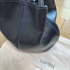 아뜰리에 드 루멘 가죽 토트백