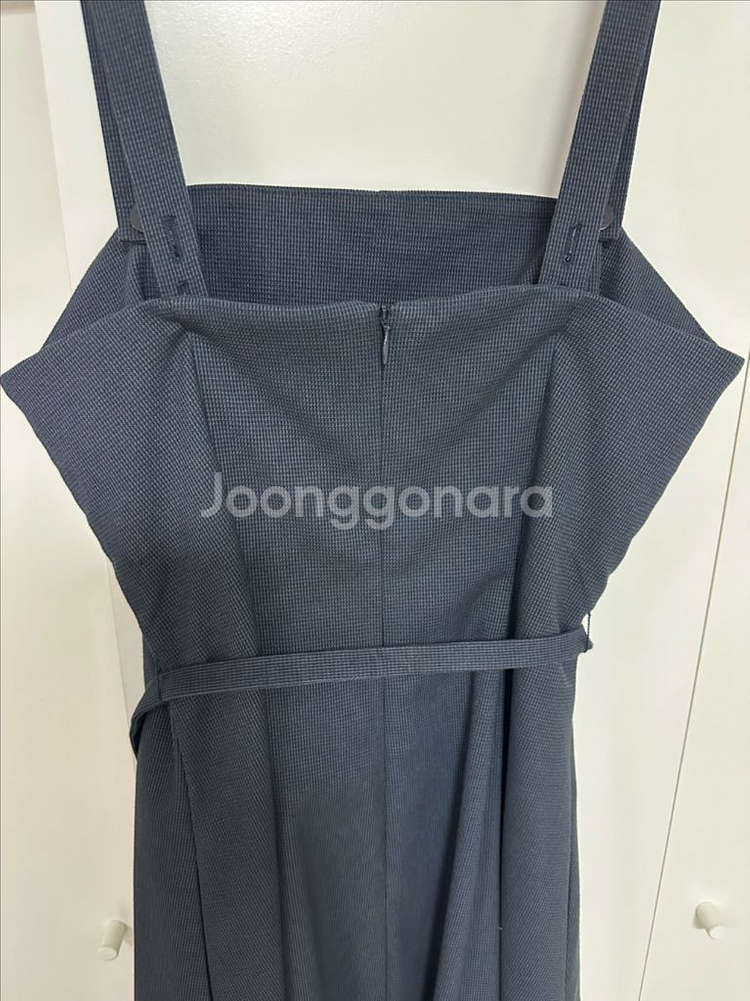 앤유 수지 원피스 네이비--3