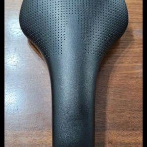 캐논데일 트레일6 mtb 순정안장 판매합니다.