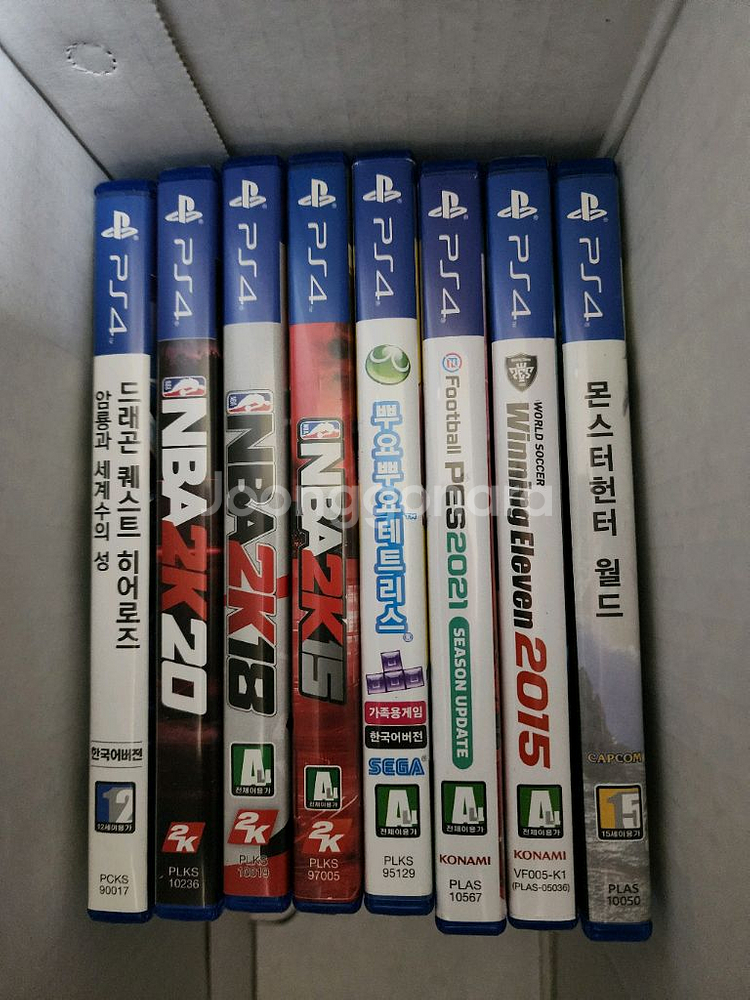 소니 플레이스테이션4, 컨트롤2개, 게임CD 8개--1
