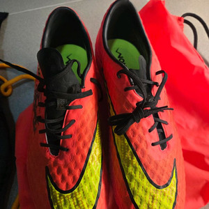 나이키 하이퍼베놈 팬텀 HG 축구화