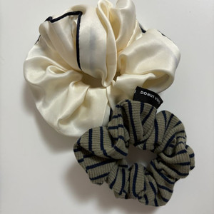 도넛바이닐샵 딤디 스크런치 곱창 머리끈 2개