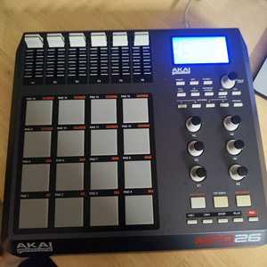 akai mpd 26 미디 컨트롤러 드럼패드
