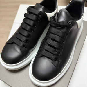 알렉산더 맥퀸 오버솔 스니커즈 블랙 39사이즈