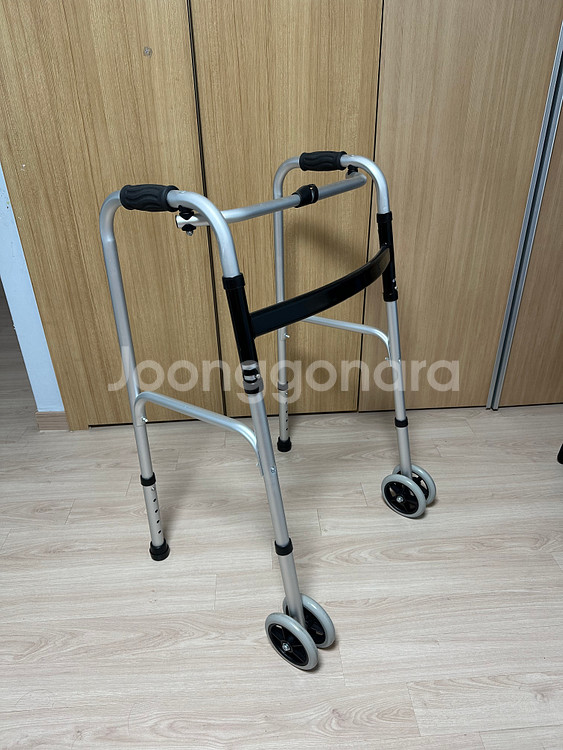 고령자 실내용 접이식 이동 보행기--3