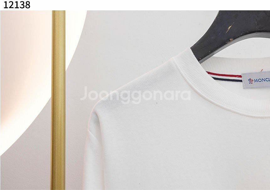 몽클레어 맨투맨--3