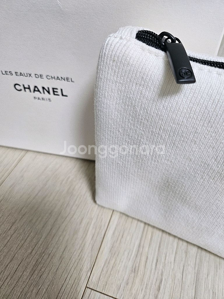 정품) 샤넬 레조드 화이트 파우치 (코스메틱)--2