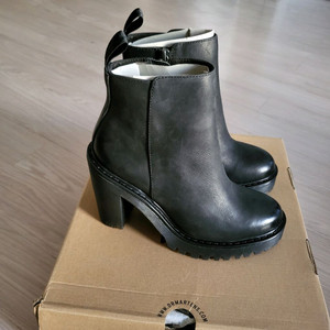 닥터마틴 앵글부츠(uk4)230새상품