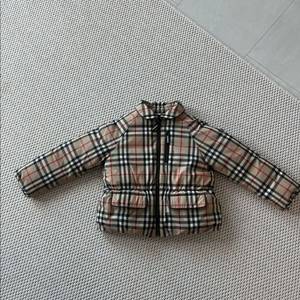 버버리키즈 몰리패딩6y