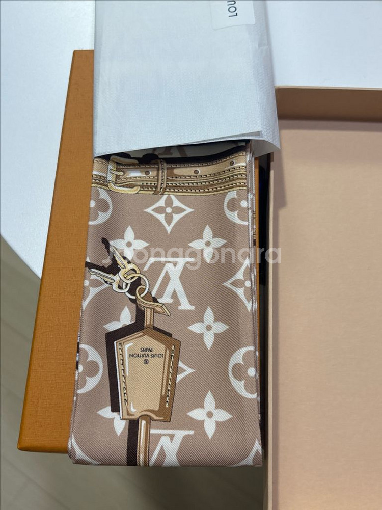 루이비통 모노그램 컨피덴셜 방도 스카프 베이지--0