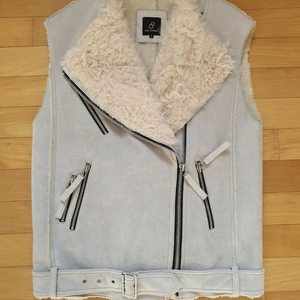 에잇세컨즈 무스탕퍼 베스트.양털베스트