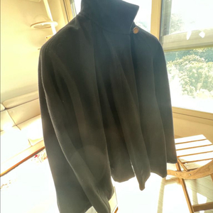 꼼데가르송 히든 노버튼 블랙 케이프 오버코트