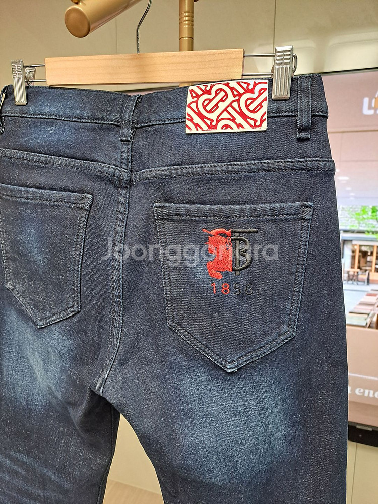 [버버리] 1856 로고 자수 기모 데님 팬츠30-31--3
