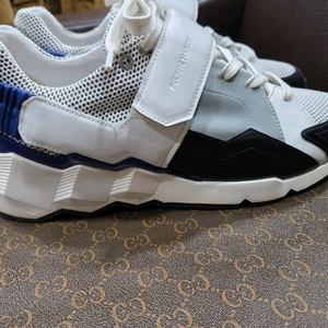 피에르하디 신형 스니커즈