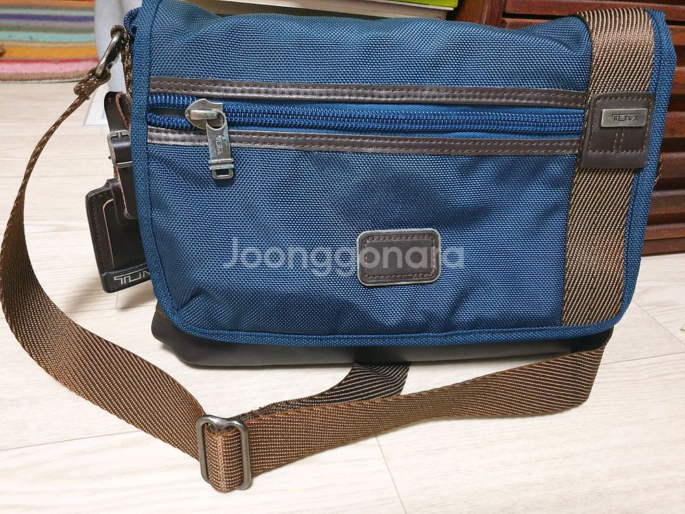 투미 확장형 크로스가방--0