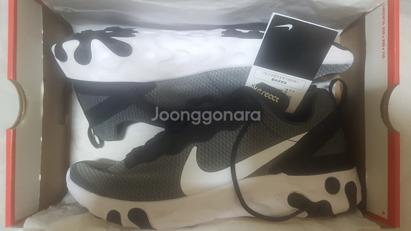 나이키 리액트 엘리먼트 55 SE 블랙 화이트 /275--1