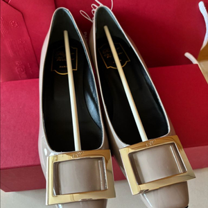 (새상품)로저비비에 트럼프 메탈 버클펌프스 39에토프