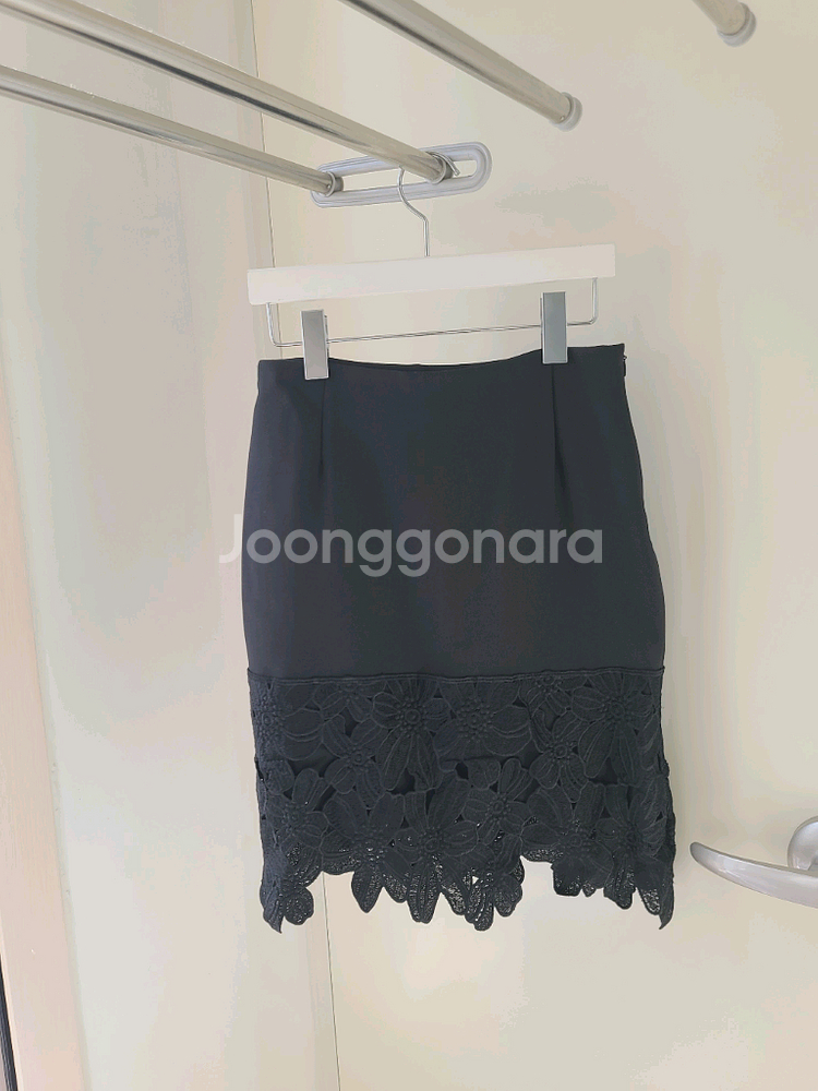여성 플라워 디자인 블랙 스커트 검정 치마 S--0