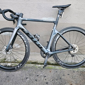 첼로 엘리엇 d8 카본 로드 판매합니다