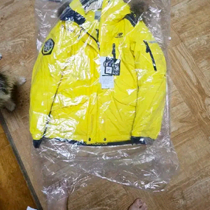 뉴발란스 노랑패딩85
